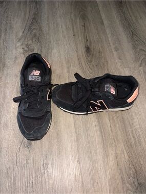 New Balance | Black Sneakers